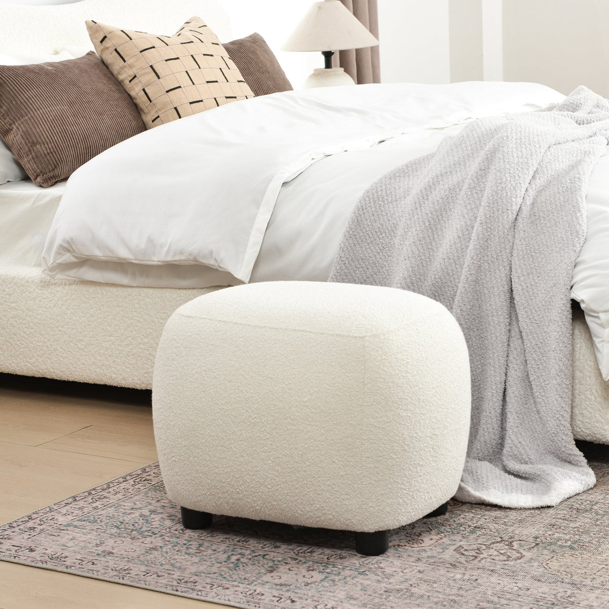 Ottomans & poufs