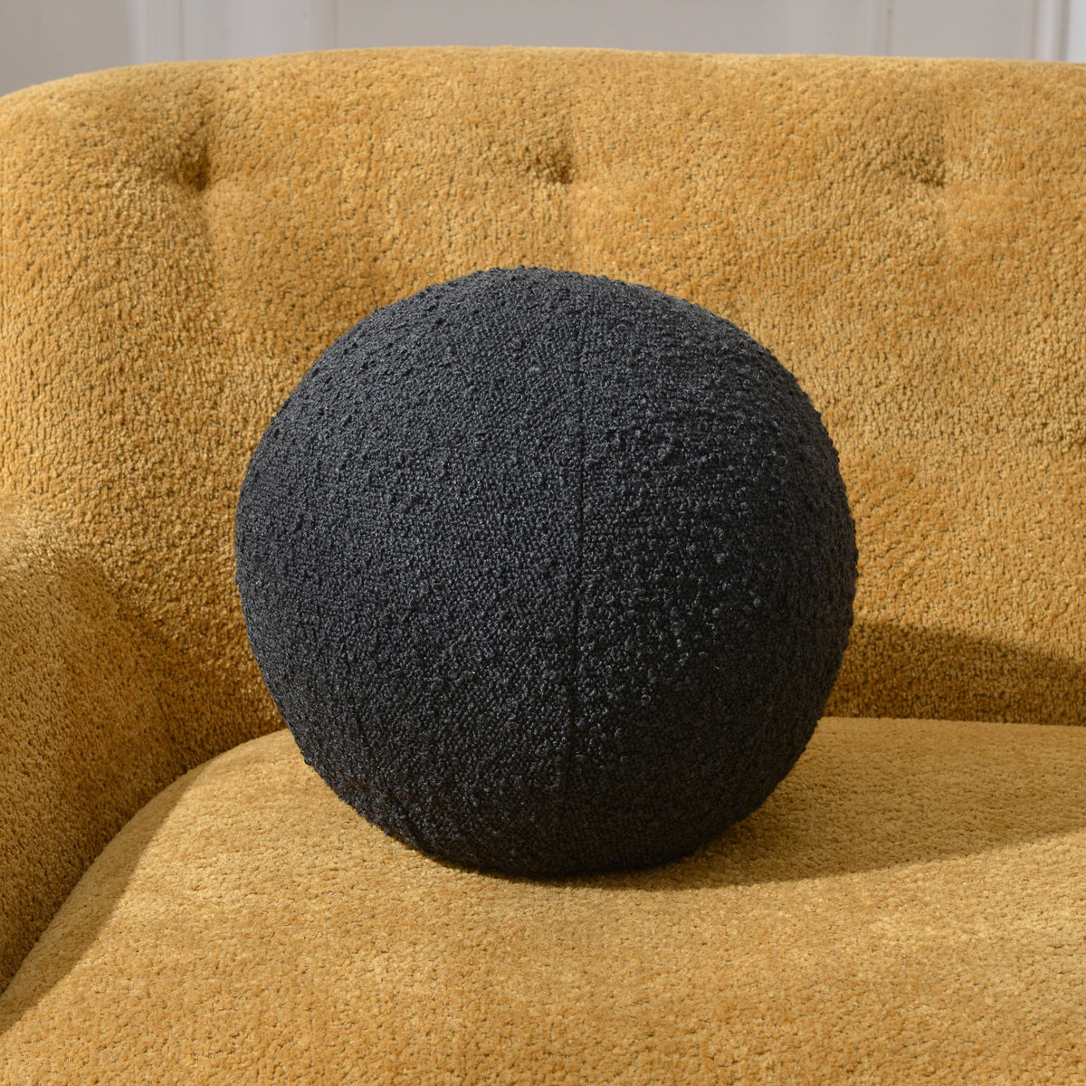 Jules Bouclé Round Pillow