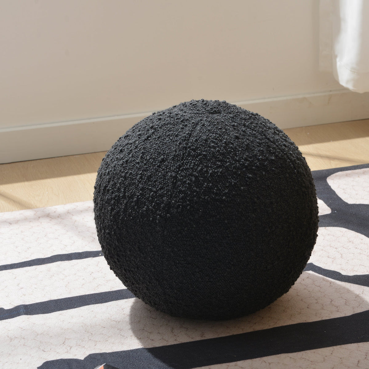 Jules Bouclé Round Pillow
